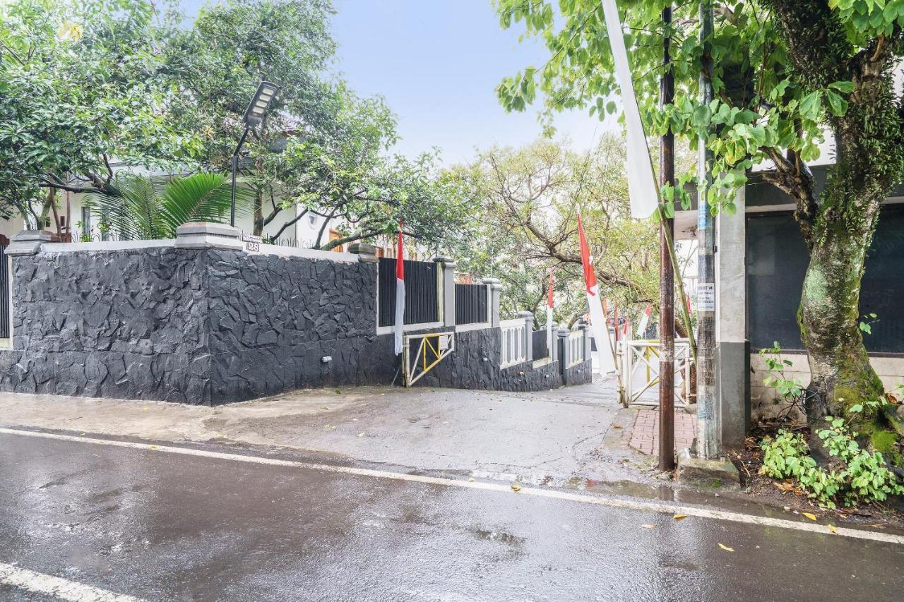 Oyo 91561 Gandhi Hotel Bandung Luaran gambar