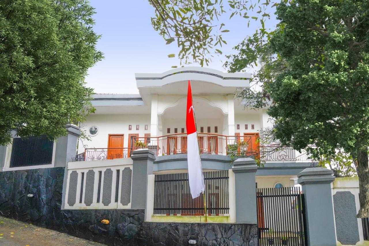 Oyo 91561 Gandhi Hotel Bandung Luaran gambar