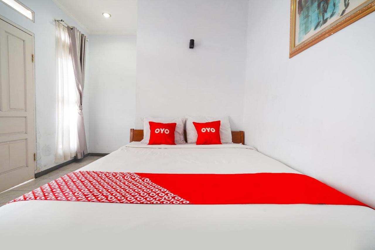 Oyo 91561 Gandhi Hotel Bandung Luaran gambar
