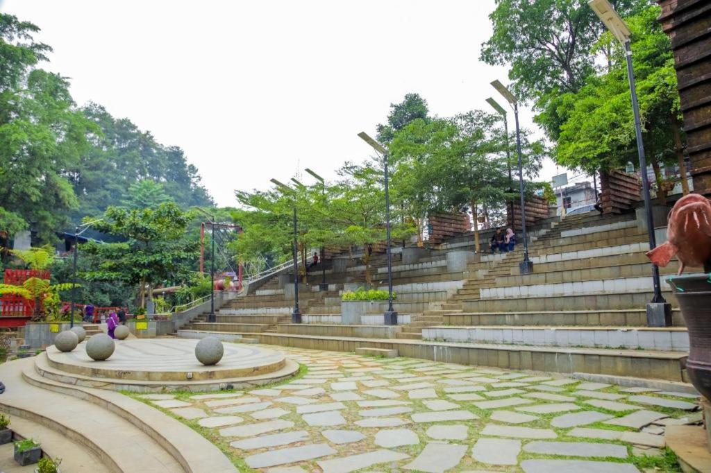 Oyo 91561 Gandhi Hotel Bandung Luaran gambar