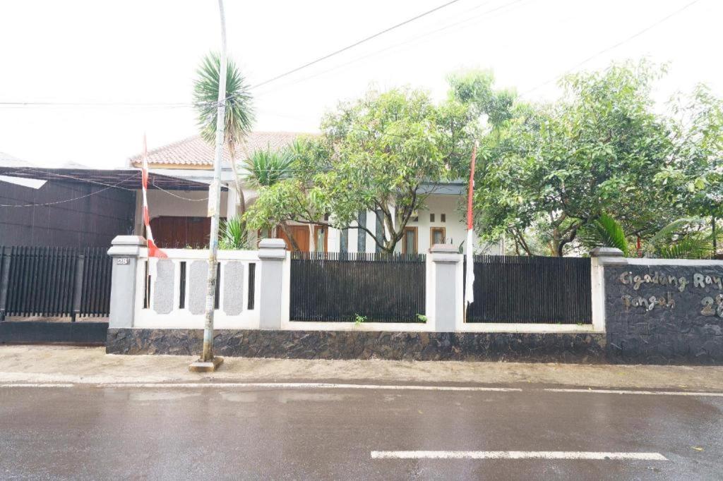 Oyo 91561 Gandhi Hotel Bandung Luaran gambar