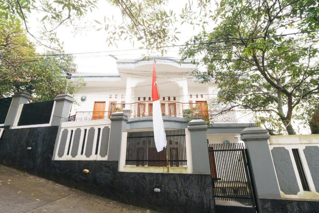 Oyo 91561 Gandhi Hotel Bandung Luaran gambar
