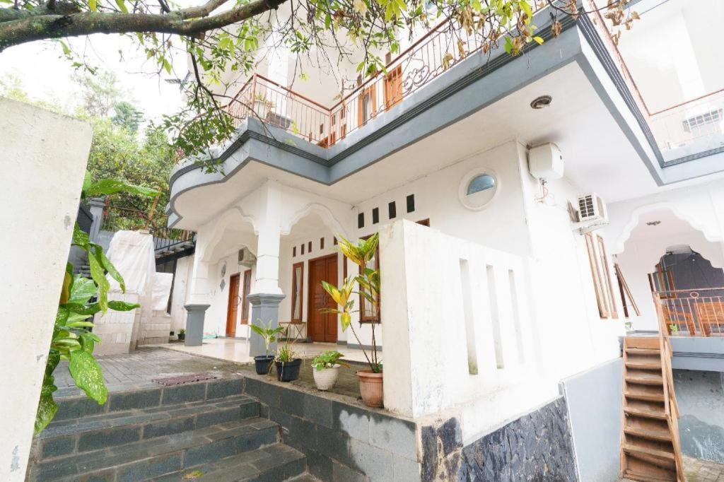 Oyo 91561 Gandhi Hotel Bandung Luaran gambar